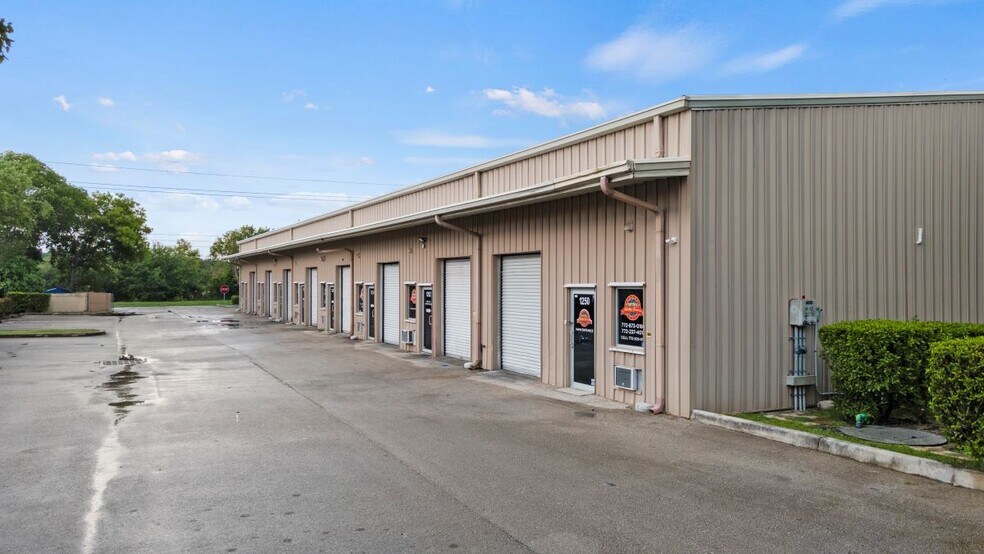 More Photos Of 1250-1264 SW Biltmore St, Port Saint Lucie Warehouse For Sale