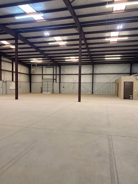 More Photos Of 8248 W Reno Ave, Oklahoma City Warehouse For Lease