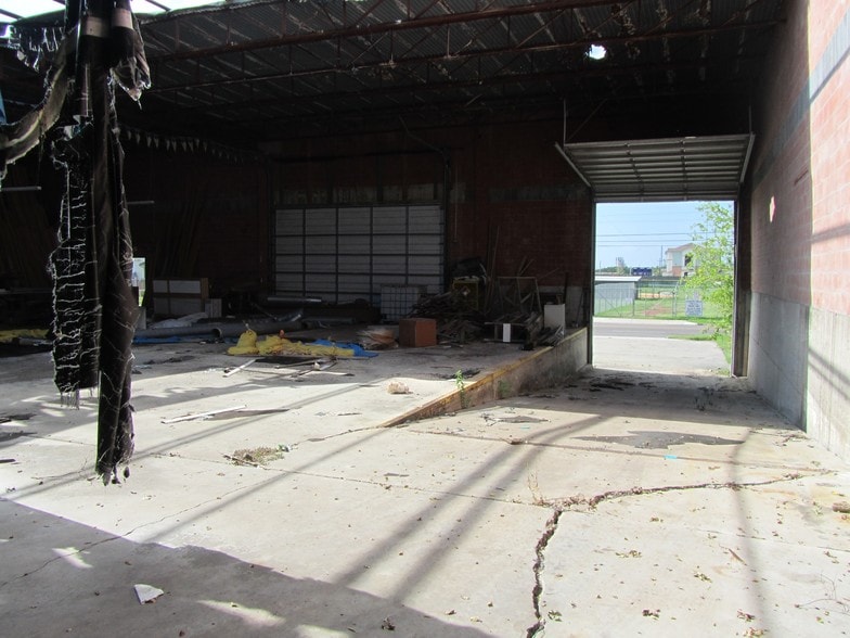 More Photos Of 2621 Lipan St, Corpus Christi Warehouse For Sale