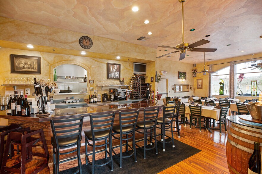 More Photos Of 504 N Cloverdale Blvd, Cloverdale General Retail For Sale