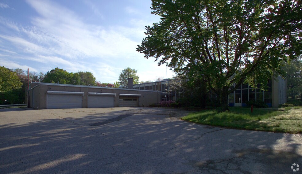 More Photos Of 77 Pawtucket Ave, Rumford Manufacturing For Sale