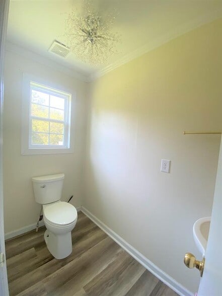 More Photos Of 131 Lakeview Church Rd, Cochran Freestanding For Lease