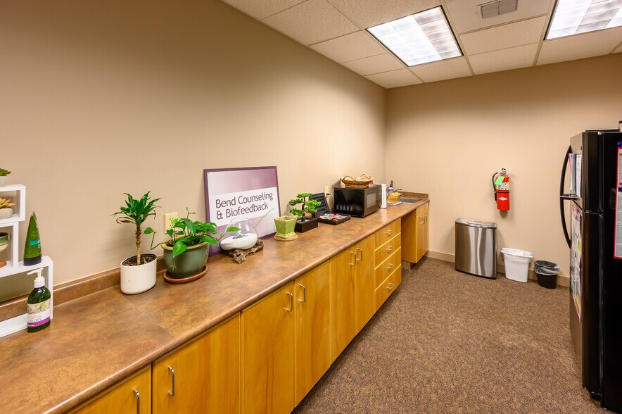 More Photos Of 296 SW Columbia St, Bend Office For Sale