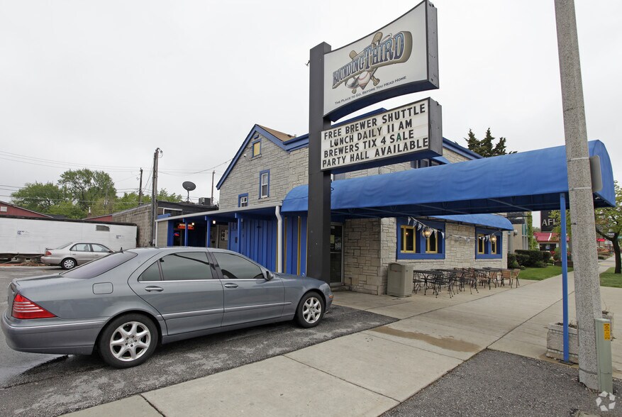 More Photos Of 6317 W Bluemound Rd, Milwaukee Bar For Sale