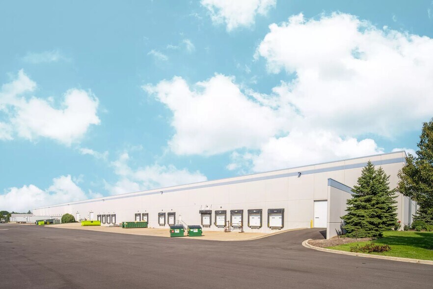 More Photos Of 5235-5325 International Dr, Cudahy Warehouse For Lease