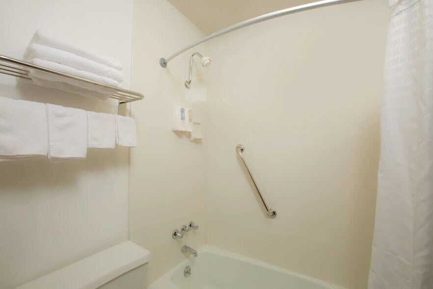 More Photos Of 3086 220th St, Williams Hotel For Sale