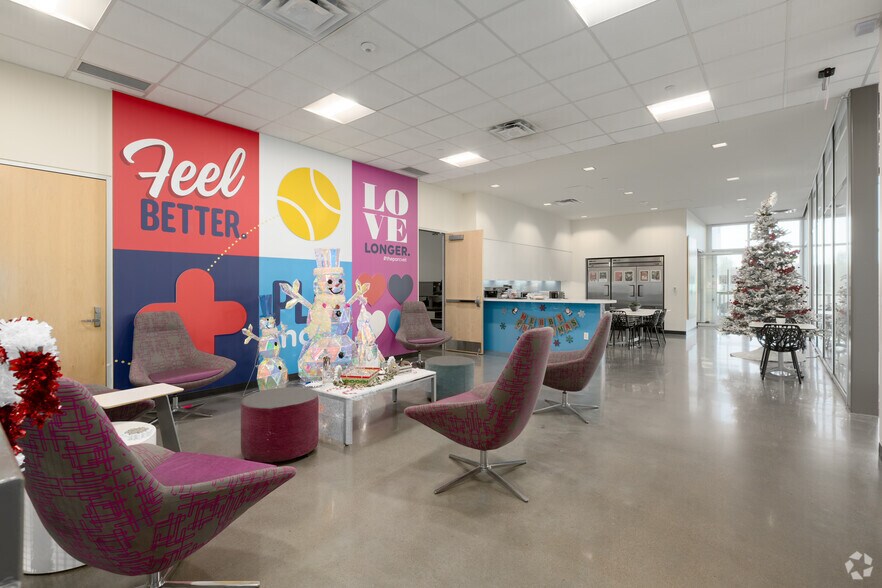 More Photos Of 4801 West Fwy, Fort Worth Veterinarian Kennel For Sale