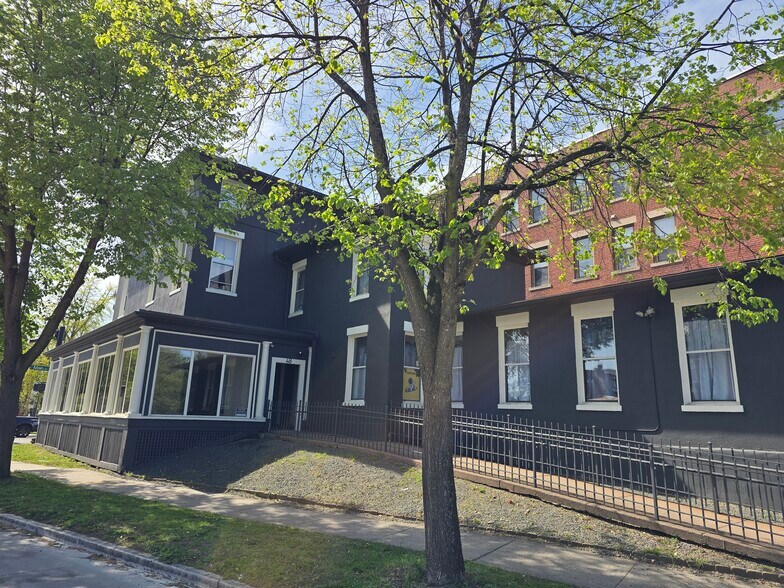 More Photos Of 48-50 Main St, Hartford Office Residential For Sale