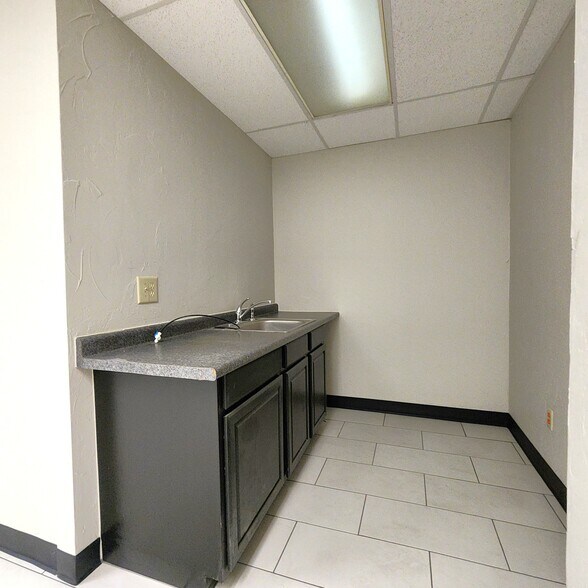 More Photos Of 2033 Heritage Park Dr, Oklahoma City Office For Sale