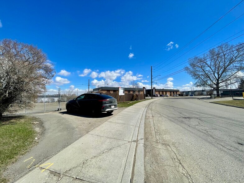 More Photos Of 7048-7052 Farrell Rd SE, Calgary Land For Lease