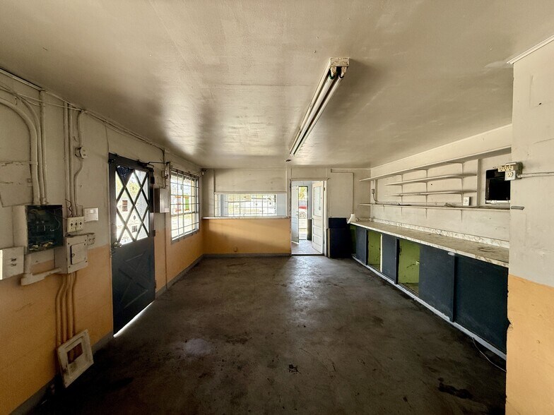 More Photos Of 3425 N 15th St, Tampa Auto Repair For Sale