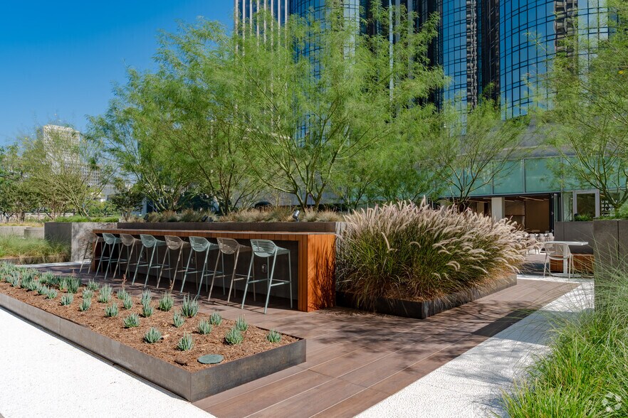 More Photos Of 445 S Figueroa St, Los Angeles Office For Lease