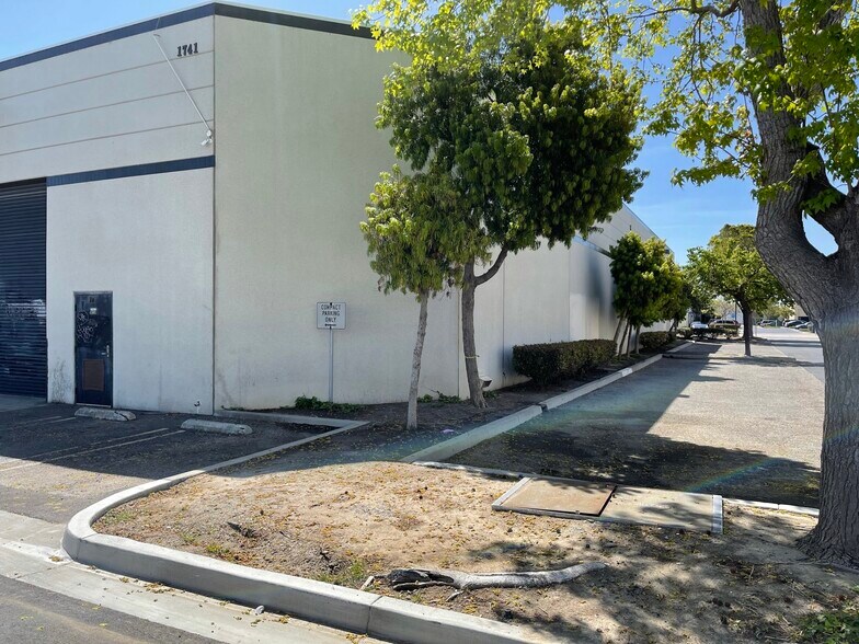 More Photos Of 1741 Fiske Pl, Oxnard Warehouse For Sale