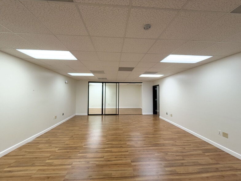 More Photos Of 402 W Trade St, Charlotte Office For Lease