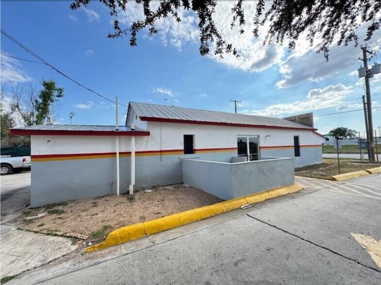 More Photos Of 3017 San Dario Ave, Laredo Auto Dealership For Lease