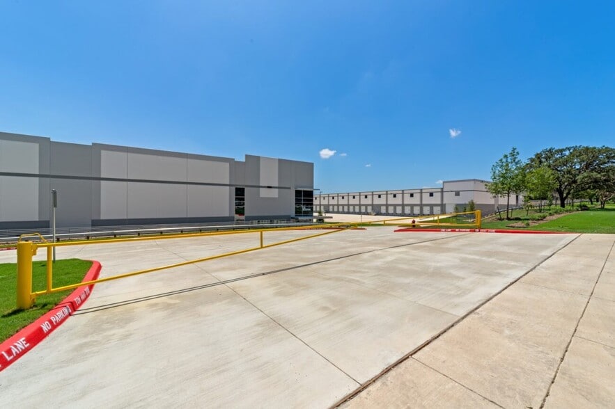 More Photos Of West Avenue and Wurzbach Parkway, San Antonio Unknown For Lease