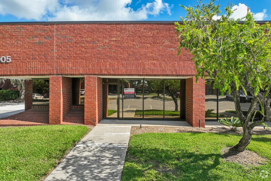 More Photos Of 5802 Breckenridge Pky, Tampa Unknown For Lease