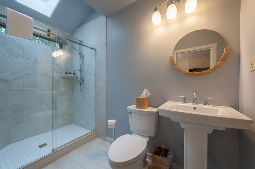 More Photos Of 2579 W Shore Dr, Lummi Island Hotel For Sale