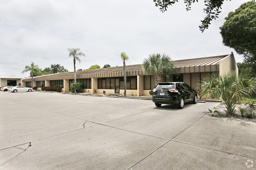 More Photos Of 4366 Independence Ct, Sarasota Warehouse For Lease