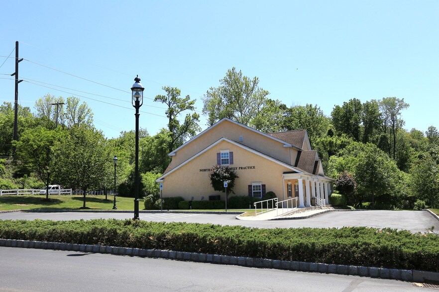 More Photos Of 66 Buck Rd, Southampton Medical For Lease