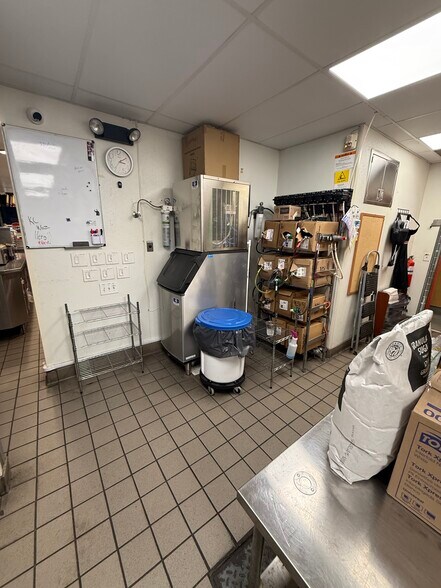 More Photos Of 928 Main St, Columbia Restaurant For Lease