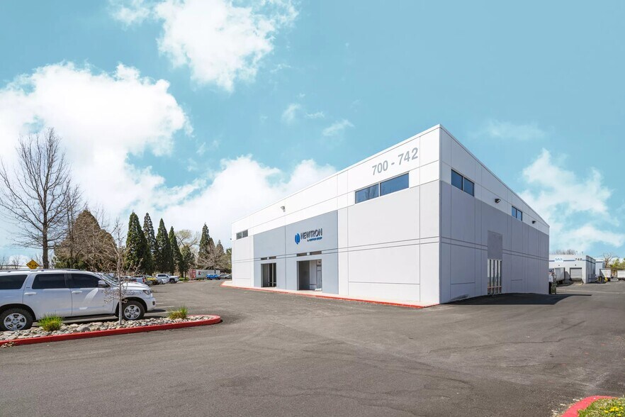 More Photos Of 700-742 Spice Islands Dr, Sparks Warehouse For Lease