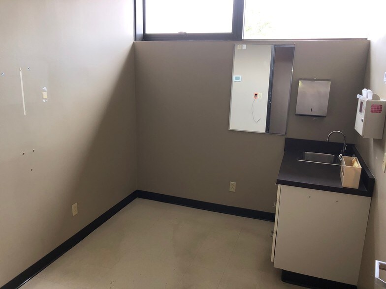 More Photos Of 2001 Glen Echo Rd, Nashville Office For Sale