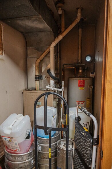 More Photos Of 510 Main St, Ormsby Restaurant For Sale