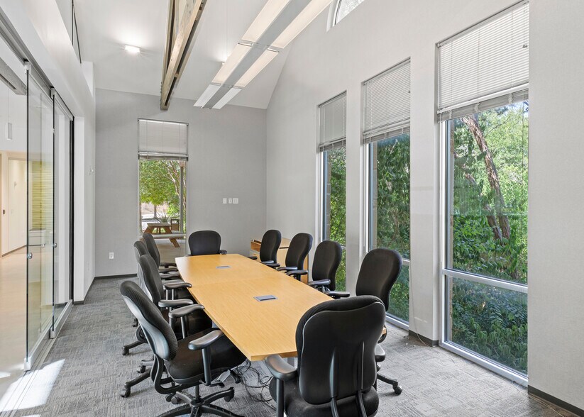 More Photos Of 16022 Via Shavano, San Antonio Office For Sale