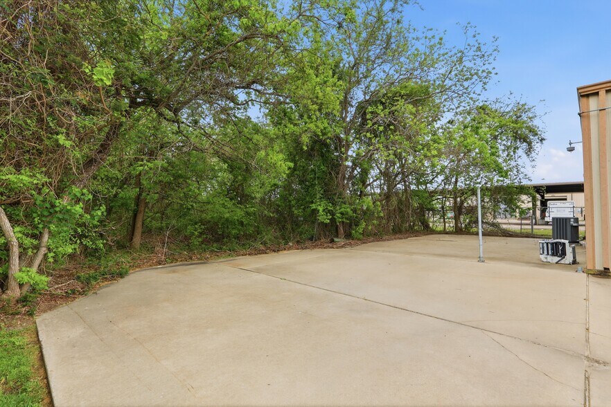 More Photos Of 212 N 16th St, La Porte Light Distribution For Sale