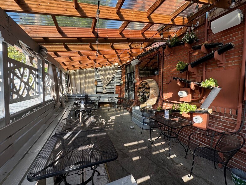 More Photos Of 1509-1511 Westport Rd, Kansas City Freestanding For Sale
