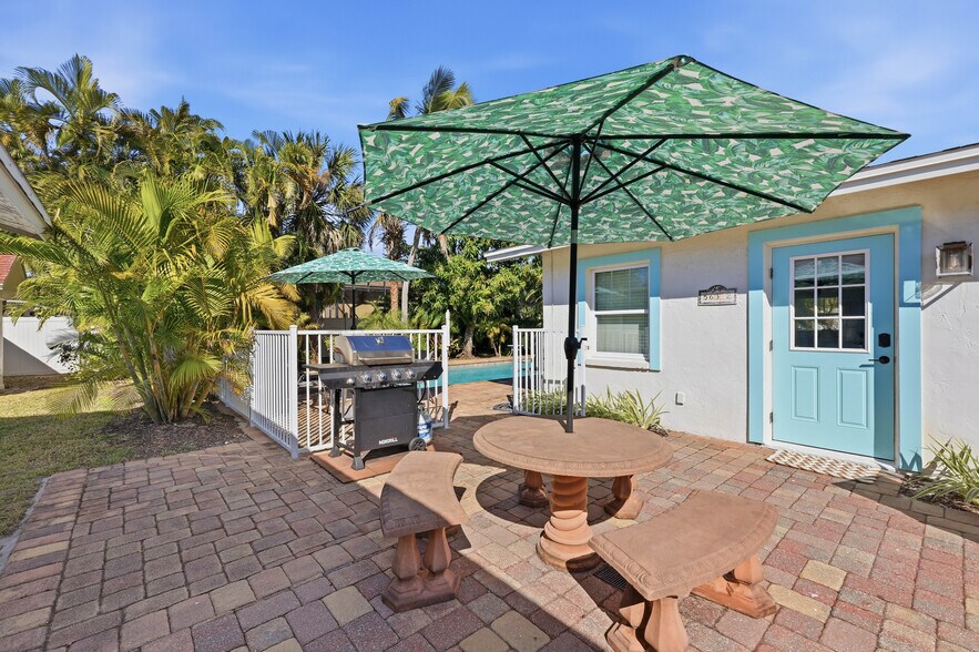 More Photos Of 559 105th Ave N, Naples Multifamily For Sale