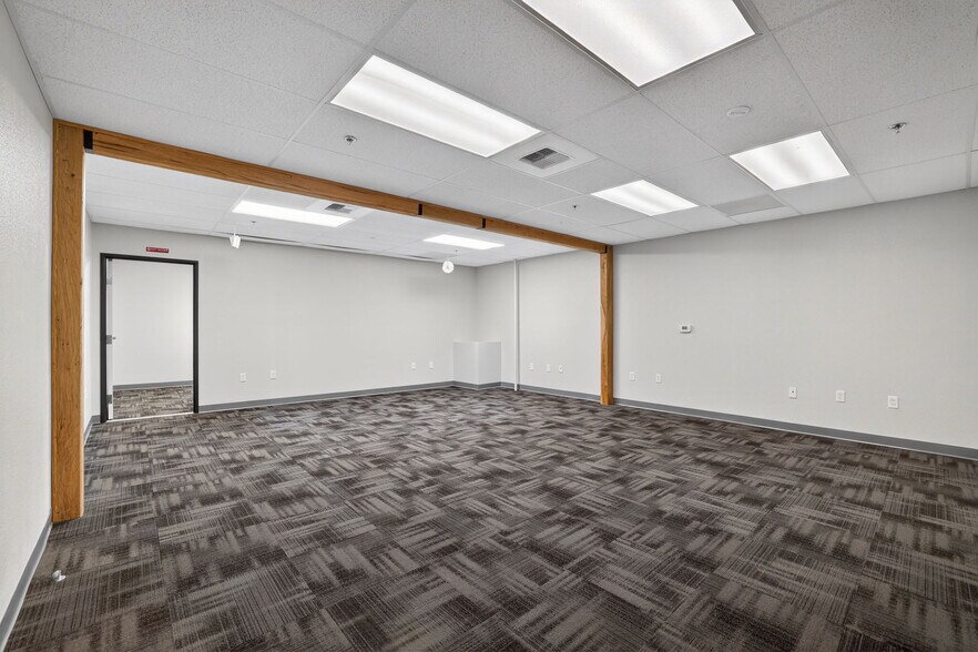 More Photos Of 8640-8670 23rd Ave, Sacramento Warehouse For Lease