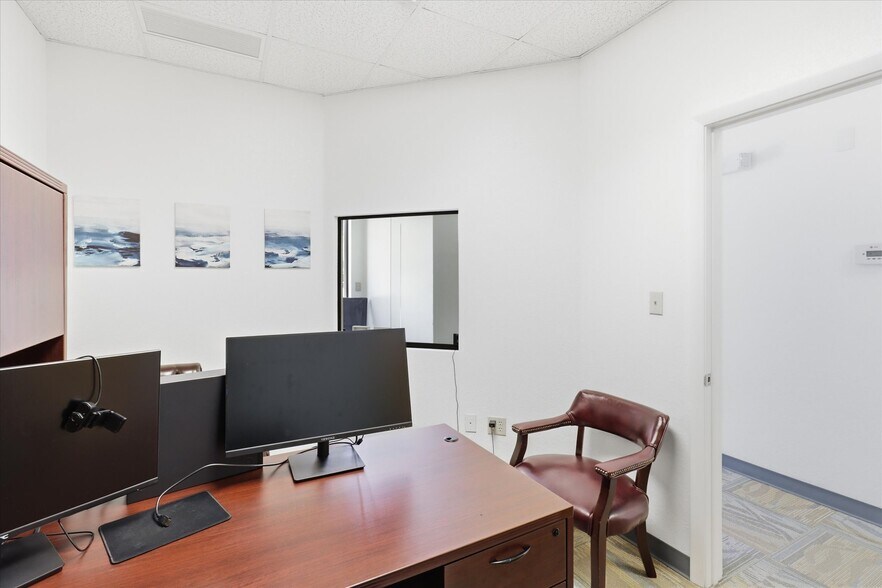 More Photos Of 4009-4033 W 1st St, Sanford Office For Sale