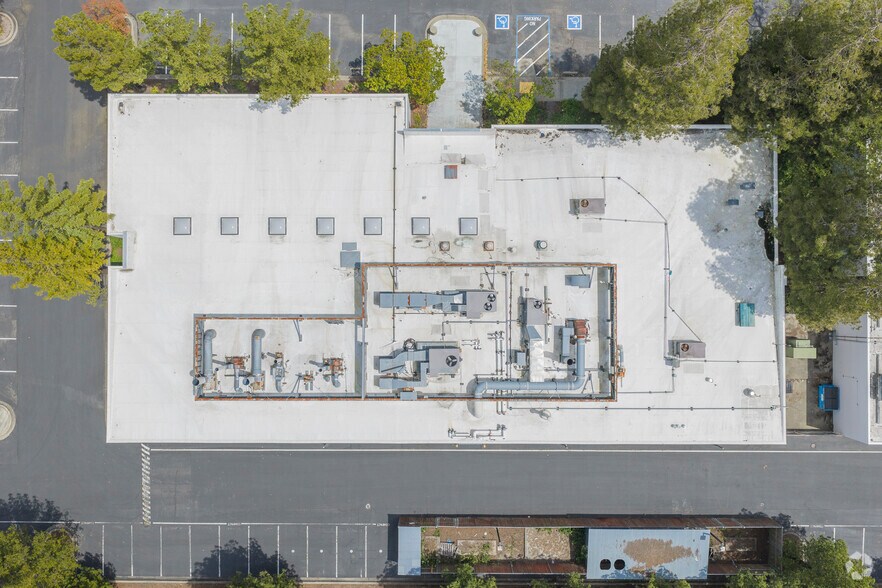 More Photos Of 2331 Circadian Way, Santa Rosa Research And Development For Lease