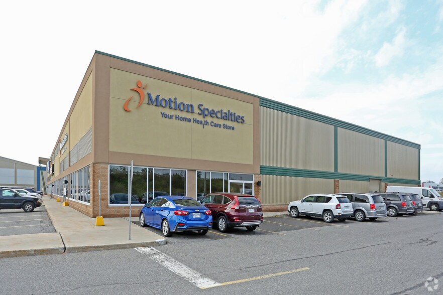 More Photos Of 3020 Hawthorne Rd, Ottawa Showroom For Lease