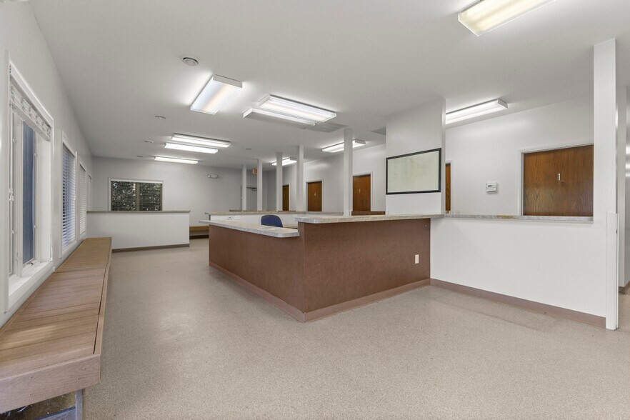 More Photos Of 435 Sumpter rd, Belleville Hospital For Sale