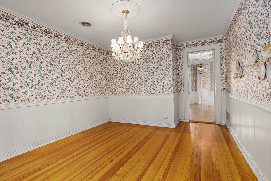 More Photos Of 633 S Castell Ave, New Braunfels Office Residential For Sale