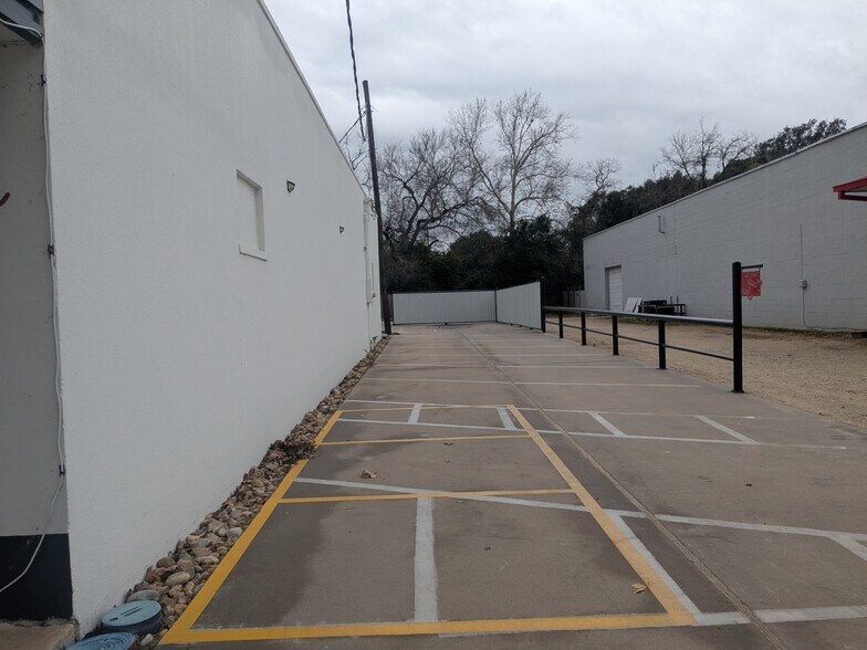 More Photos Of 717 Walnut St, Columbus Storefront Retail Office For Sale