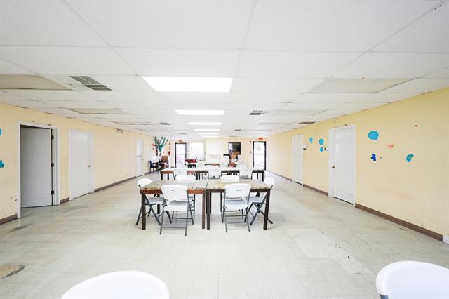 More Photos Of 220 W Hillside Rd, Laredo General Retail For Sale