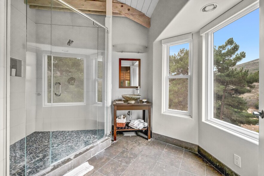 More Photos Of 21095 Raquel Rd, Laguna Beach Specialty For Sale