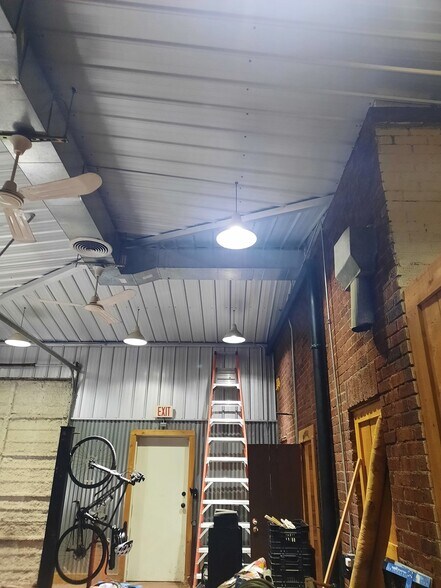 More Photos Of 1124 E Houston Ave, Crockett Freestanding For Sale