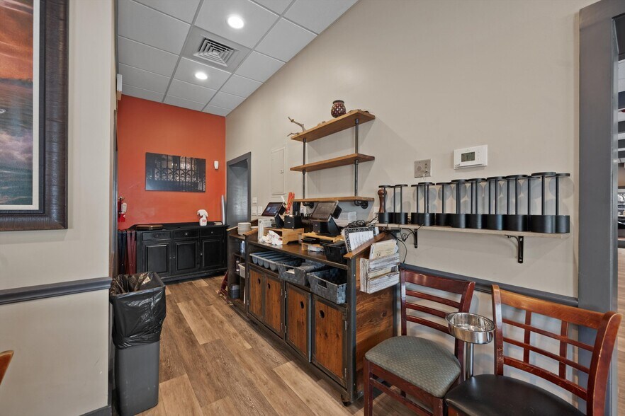 More Photos Of 514 NW Dixie Hwy, Stuart General Retail For Sale