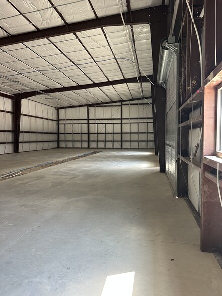 More Photos Of 18735 Interstate 35 N, Schertz Flex For Lease