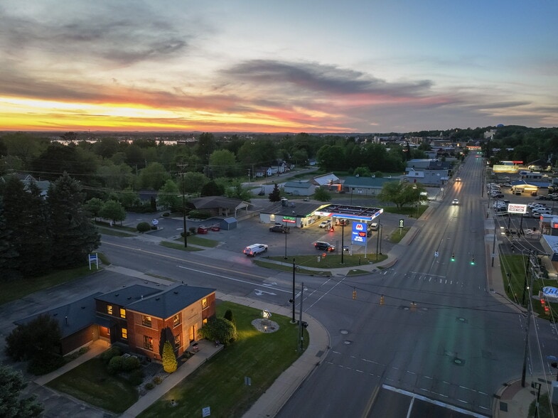 More Photos Of 1104 S Mitchell St, Cadillac Office For Sale