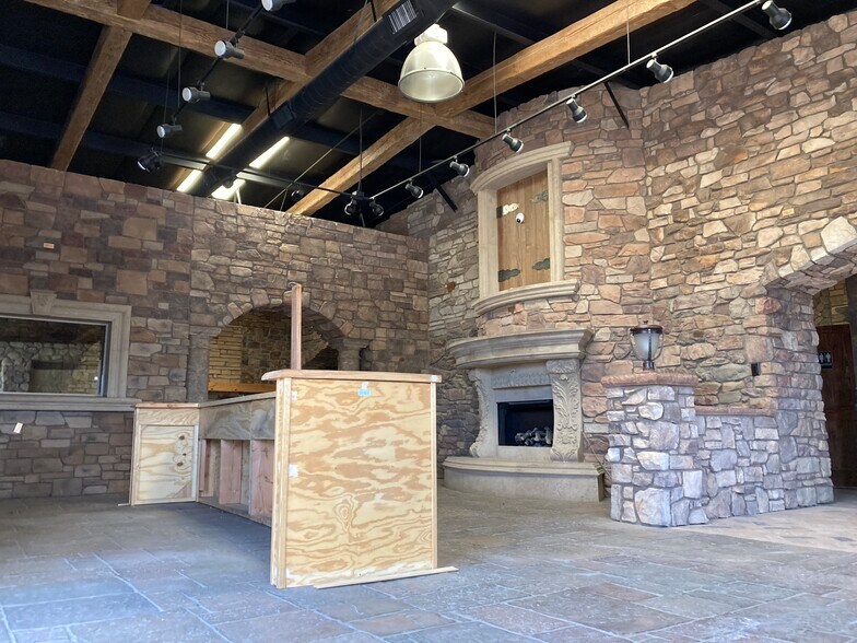 More Photos Of 2601 N Lake Valley Rd, Prescott Valley Warehouse For Lease