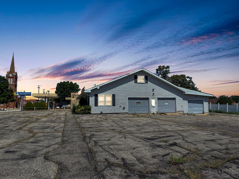More Photos Of 129 E 5th St, Washington Showroom For Sale