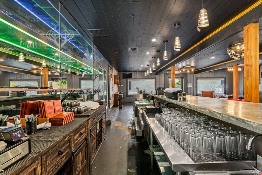 More Photos Of 2039 Redwood Ave, Grants Pass Restaurant For Sale