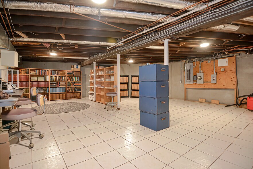 More Photos Of 49-51 Holland St, Somerville Storefront Retail Office For Lease