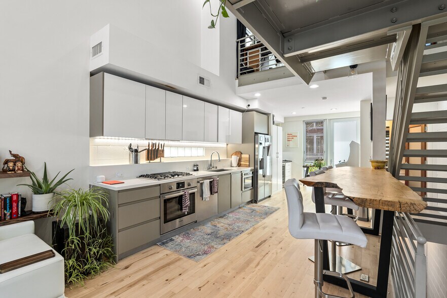 More Photos Of 3450 Cahuenga Blvd W, Los Angeles Office Residential For Lease